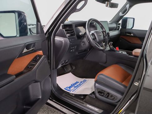 Used 2025 Lexus GX 550 w/ Accessory Package (Z1) image 3