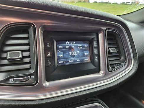 Used 2015 Dodge Challenger SXT image 18