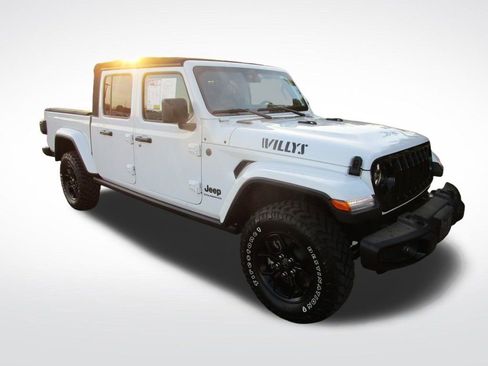 Used 2024 Jeep Gladiator Willys image 6