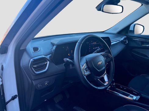 Used 2024 Chevrolet TrailBlazer LT w/ Convenience Package AWD/4WD image 9