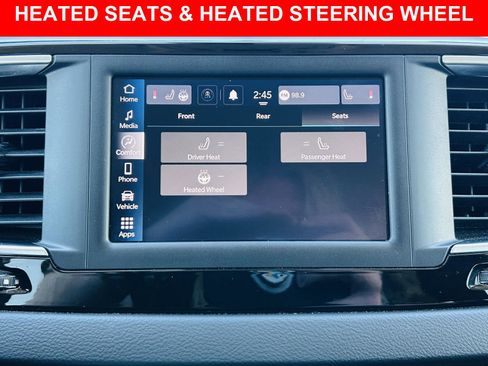 Used 2023 Chrysler Voyager LX image 4