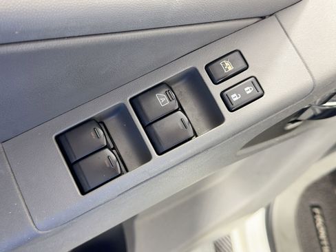 Used 2017 Nissan Frontier SL w/ Moonroof Package image 13