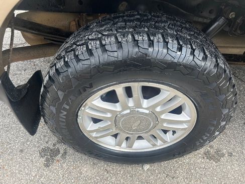 Used 2011 Ford F150 Lariat w/ Max Trailer Tow Pkg image 24