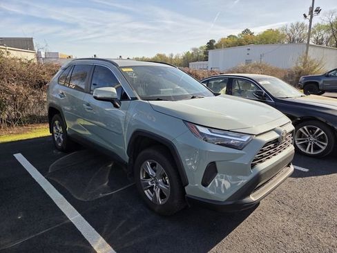 Used 2022 Toyota RAV4 XLE w/ Convenience Package image 3