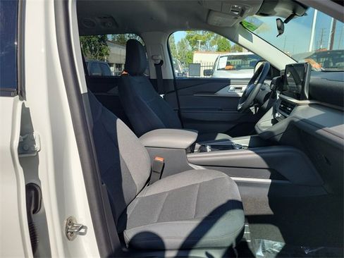 Used 2025 Ford Explorer Active image 18