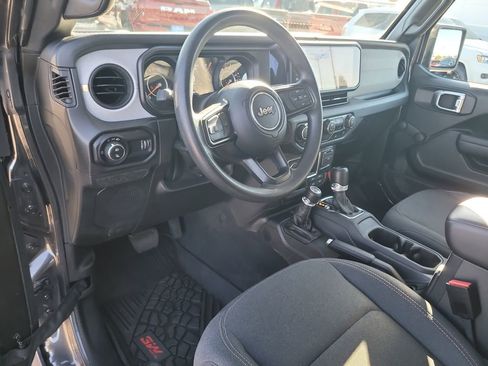 Used 2024 Jeep Gladiator Sport image 15