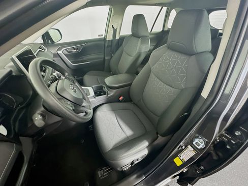 Used 2025 Toyota RAV4 XLE w/ Convenience Package FWD image 13