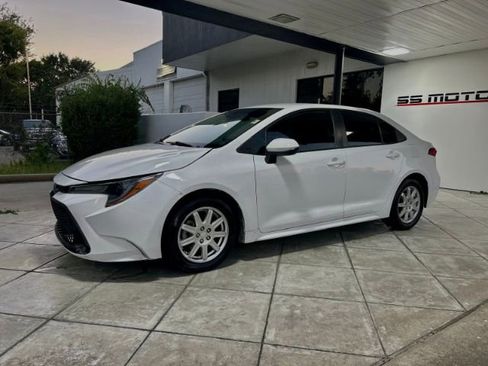 Used 2021 Toyota Corolla LE image 1
