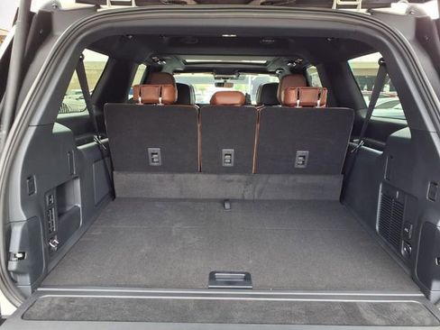 New 2026 Lincoln Navigator L Reserve AWD/4WD image 9