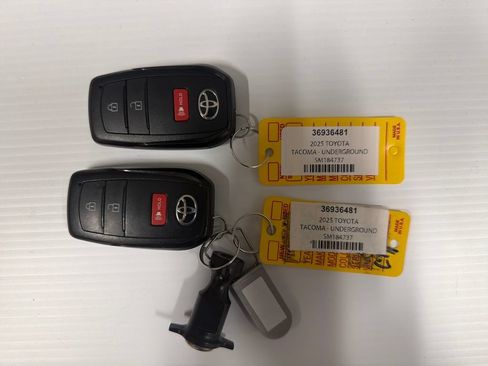 Used 2025 Toyota Tacoma TRD Off-Road AWD/4WD image 29