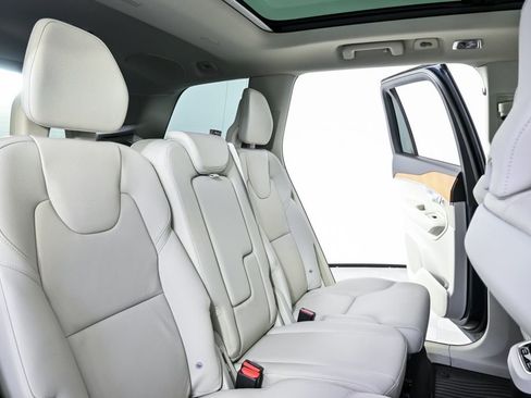 Certified 2022 Volvo XC90 T5 Momentum w/ Advanced Package image 23