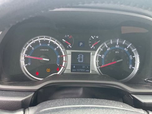 Used 2014 Toyota 4Runner SR5 AWD/4WD image 11