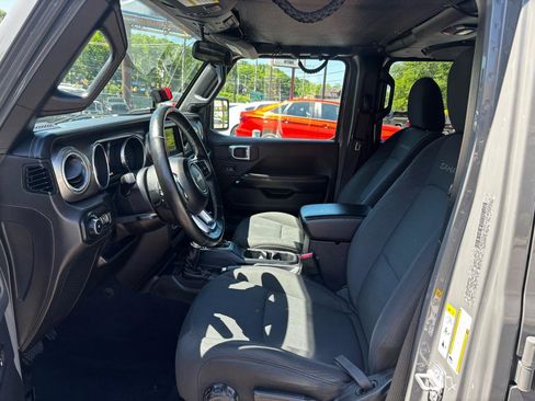 Used 2018 Jeep Wrangler Unlimited Sahara w/ Cold Weather Group AWD/4WD image 13