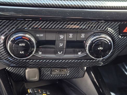 Used 2024 Chevrolet Trax RS w/ Sunroof Package image 20