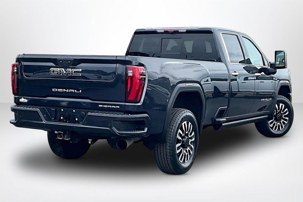 Used 2024 GMC Sierra 3500 Denali Ultimate AWD/4WD image 6