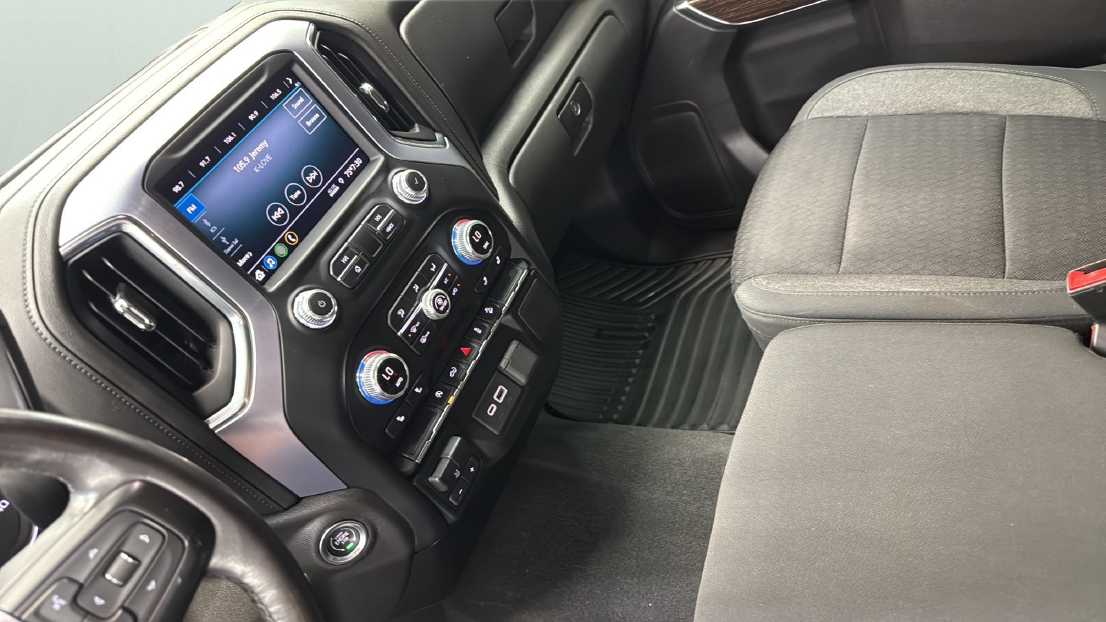 Used 2020 GMC Sierra 1500 Elevation w/ Elevation Value Package AWD/4WD image 18