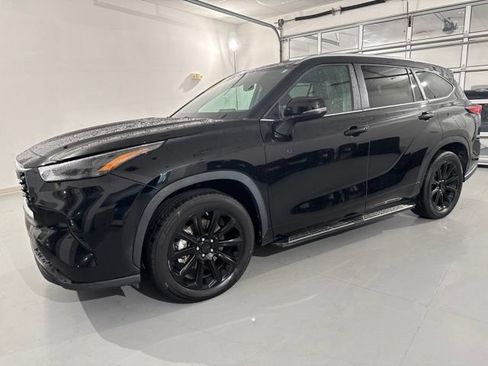 Used 2023 Toyota Highlander XLE FWD image 4