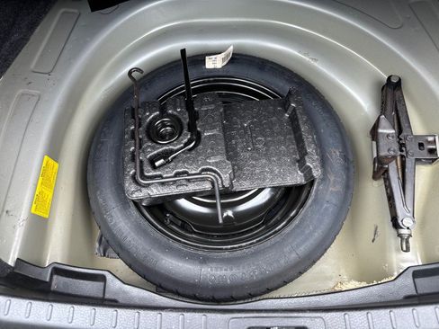 Used 2014 Toyota Corolla LE FWD image 32