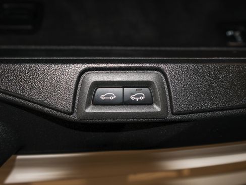 Used 2021 BMW X7 M50i image 13