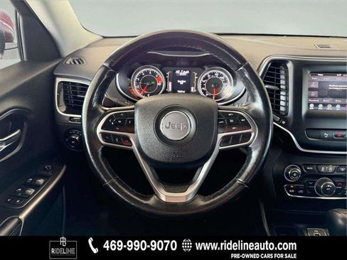 Used 2019 Jeep Cherokee Latitude Plus FWD image 11