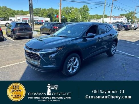 New 2026 Chevrolet Trax LS w/ LS Convenience Package FWD image 4