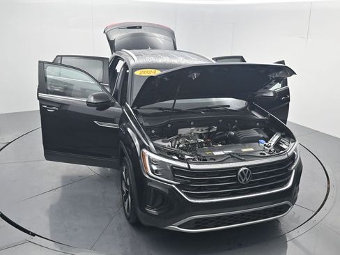 Used 2024 Volkswagen Atlas Cross Sport SE FWD image 60