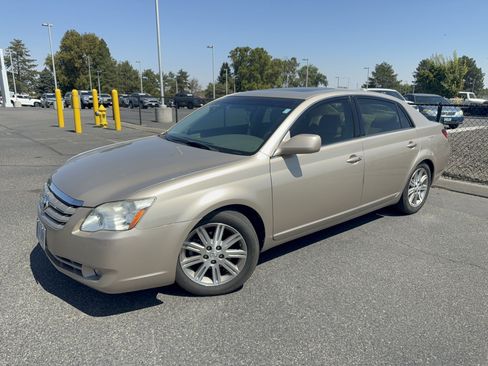 Used 2007 Toyota Avalon Limited FWD image 3