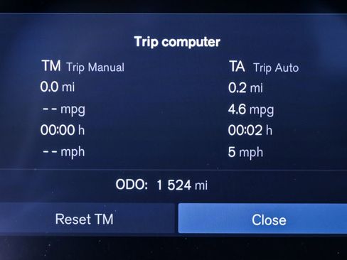 Certified 2025 Volvo XC40 B5 Plus image 14