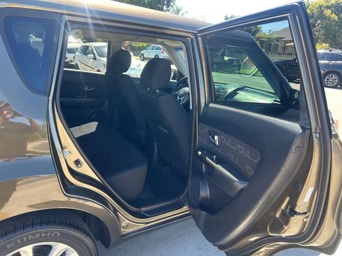 Used 2012 Kia Soul + FWD image 15