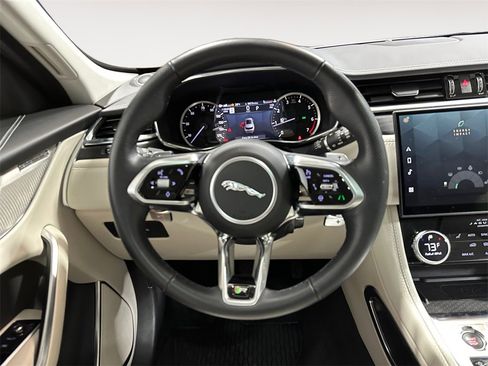 Used 2023 Jaguar F-PACE R-Dynamic S image 12
