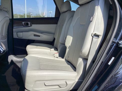 Used 2025 Kia Sorento EX AWD/4WD image 16