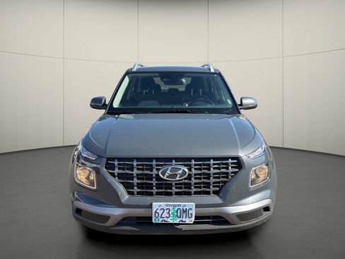 Used 2025 Hyundai Venue SEL FWD image 2