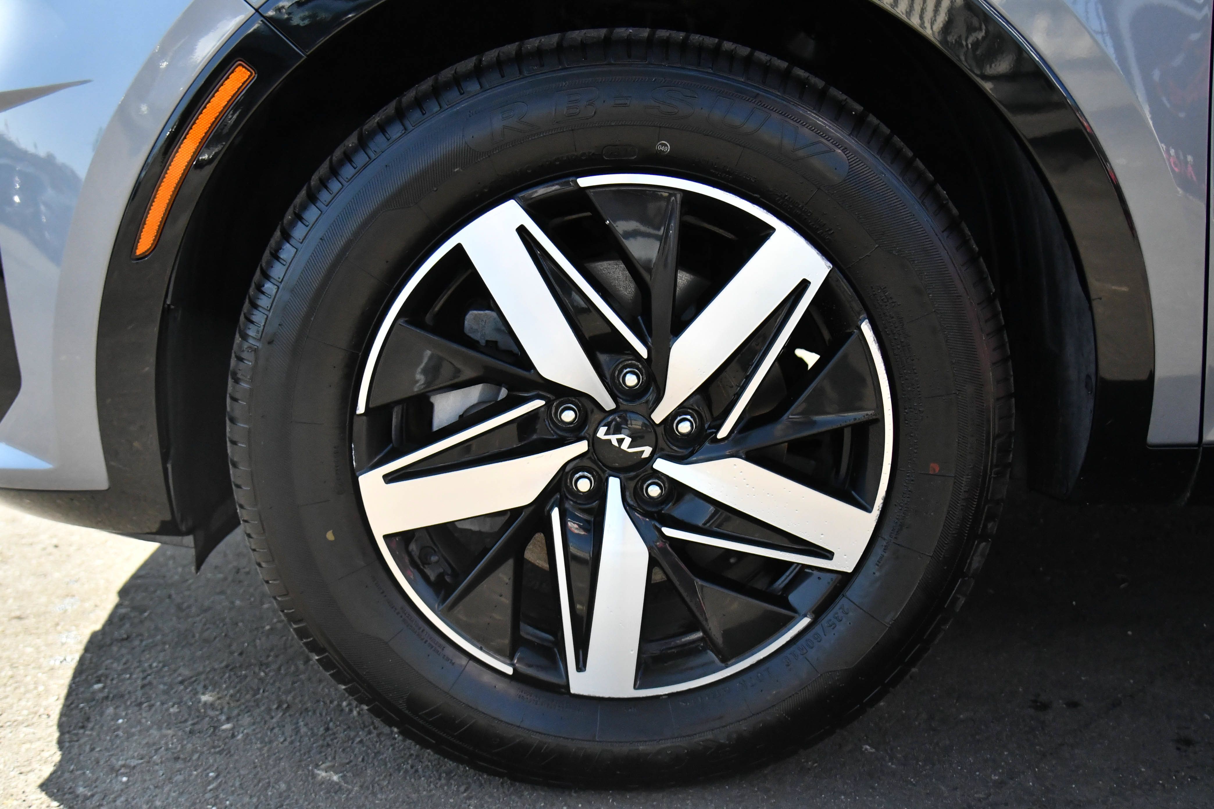 Used 2022 Kia Sorento S w/ Panoramic Sunroof Package FWD image 12