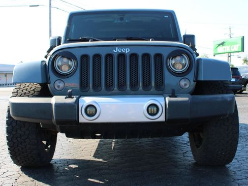 Used 2015 Jeep Wrangler Unlimited Sahara w/ Max Tow Package AWD/4WD image 2
