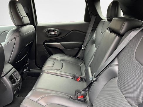 Used 2021 Jeep Cherokee Latitude Lux w/ Comfort/Convenience Group image 14