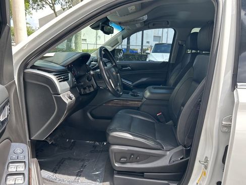 Used 2019 Chevrolet Suburban LT RWD image 5