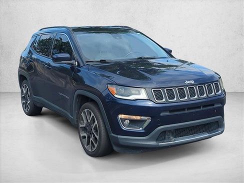 Used 2021 Jeep Compass Limited w/ Elite Exterior Group FWD image 3