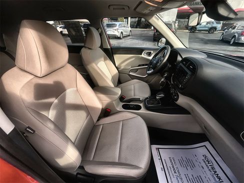 Used 2024 Kia Soul LX image 14