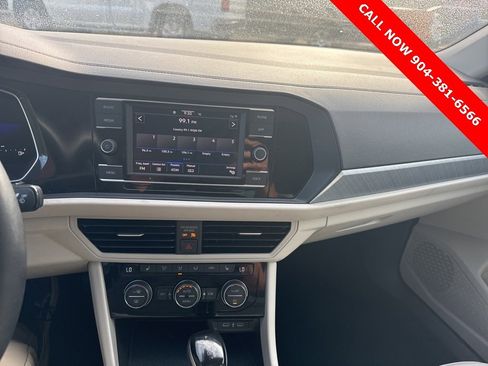 Used 2024 Volkswagen Jetta SE image 11