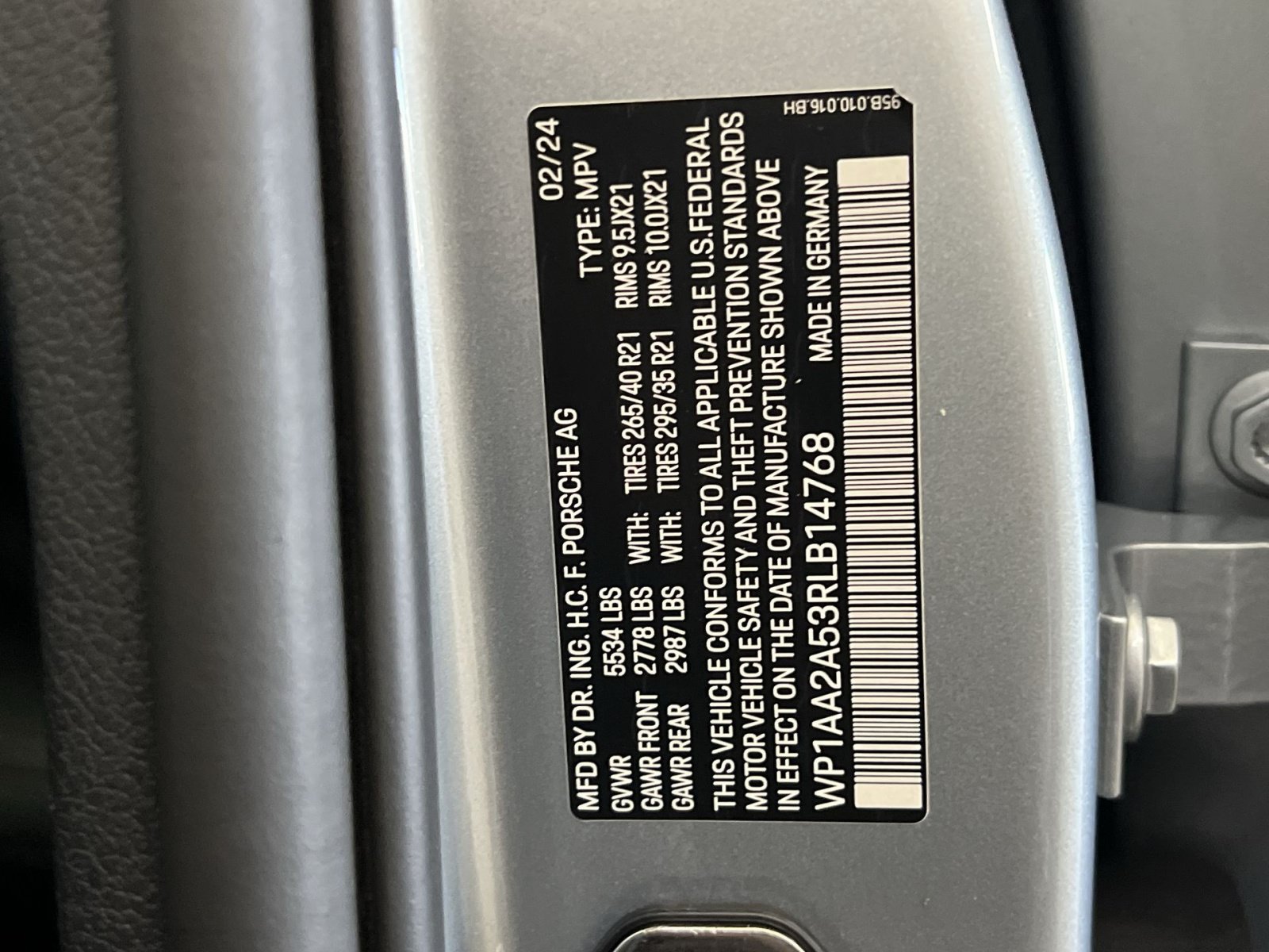 Used 2024 Porsche Macan AWD/4WD image 40