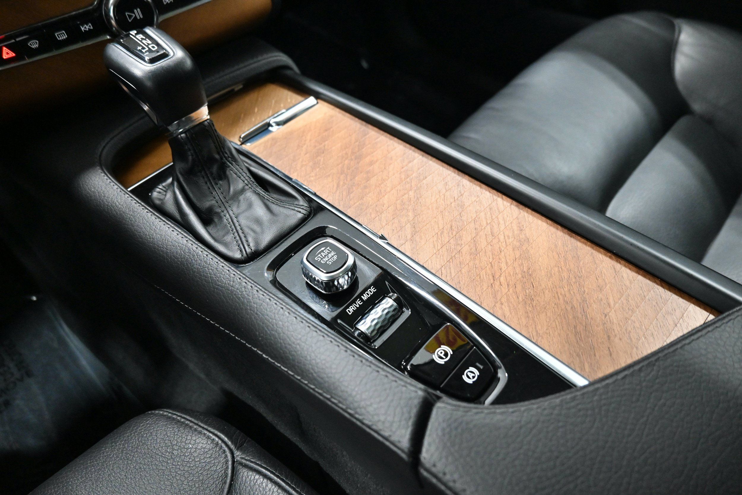 Used 2021 Volvo XC90 T6 Momentum w/ Protection Package Premier AWD/4WD image 19