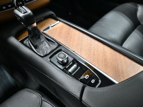 Used 2021 Volvo XC90 T6 Momentum w/ Protection Package Premier AWD/4WD image 19