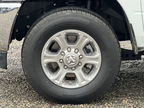 Used 2024 RAM 2500 Big Horn image 28