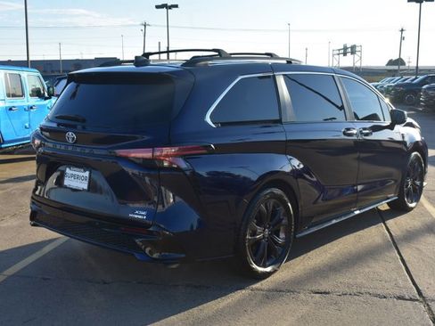 Used 2023 Toyota Sienna XSE image 5