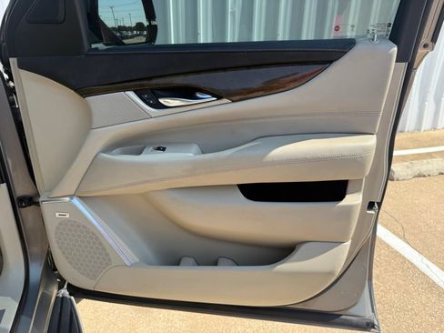 Used 2019 Cadillac Escalade Luxury AWD/4WD image 21