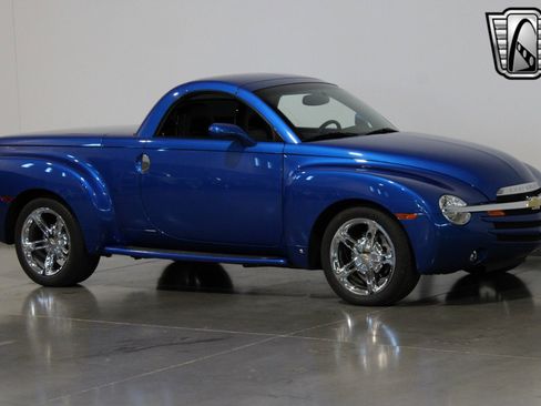 Used 2006 Chevrolet SSR w/ Preferred Equipment Group image 16