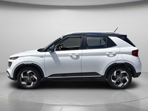 Certified 2025 Hyundai Venue Limited FWD image 3