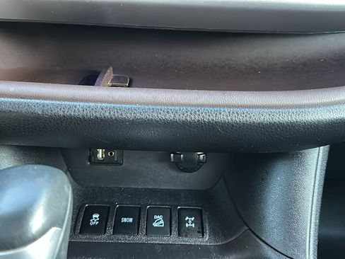 Used 2016 Toyota Highlander Limited image 26