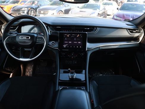 Used 2022 Jeep Grand Cherokee L Laredo image 24