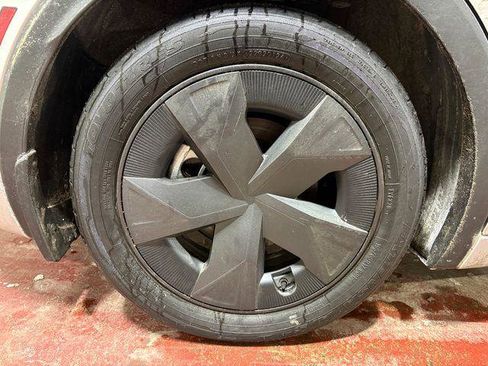 Certified 2024 Toyota Prius LE image 24